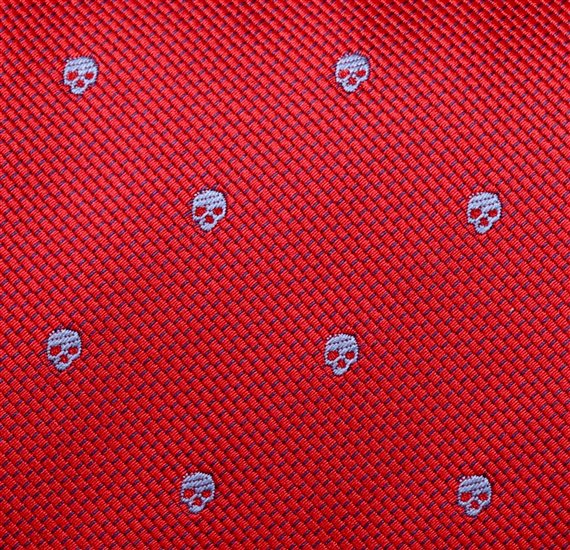 Corbata Roja con Calaveras