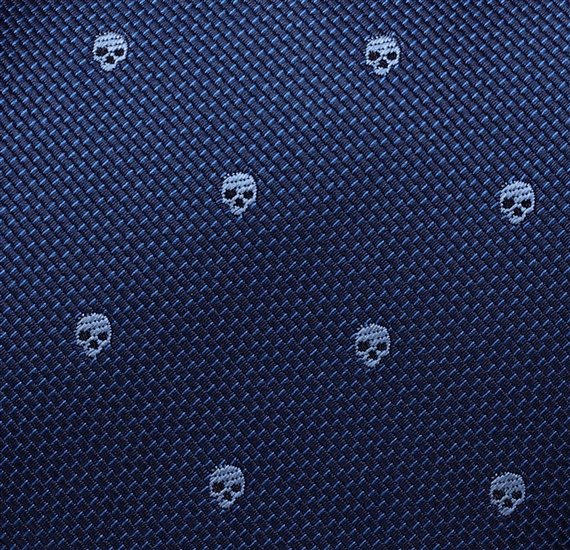 Detalle tejido corbata cadete azul calaveras Ferrari 55