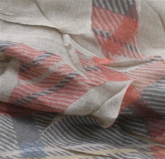 Tejido fular beige con cuadro escocés
