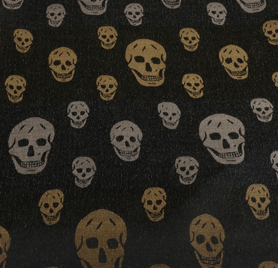 Tela fular ocre con calaveras negras