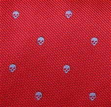 Corbata Roja con Calaveras