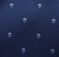 Detalle tejido corbata cadete azul calaveras Ferrari 55