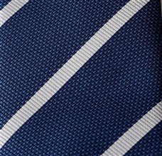 Detalle tejido corbata niño azul rayas Tintín 157