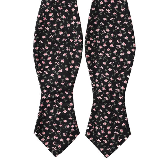 Corbata de Lazo Negra con Flores Rosas