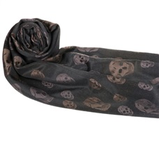 Fular Marrón con Calaveras Negras