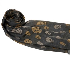 Fular Ocre con Calaveras Negras